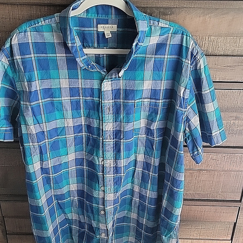Sonoma Men's 2XLT shades of blue plaid short sleeve shirt